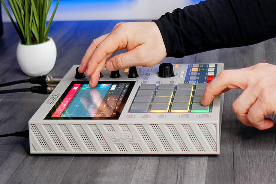 современный аппарат MPC компании Akai Pro