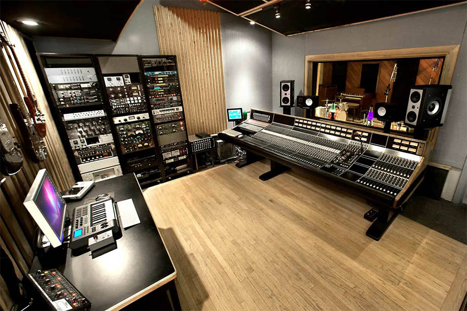 профессиональная студия с оборудованием компании API Audio